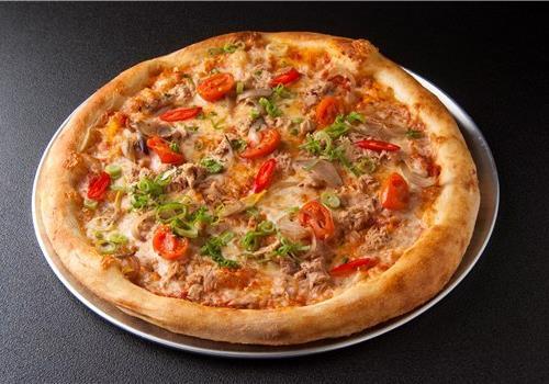פיצה עגבניות טונה פיקנטית / Pizza Tuna de Mari