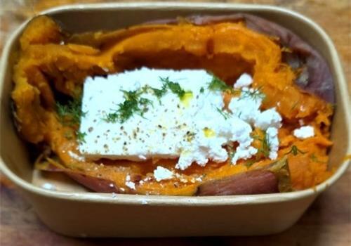 בטטה אפויה גבינתברינזה תוצרת חוץ שמן זית פלפל שחור/לבן