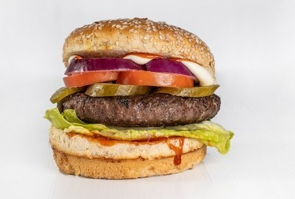 ג'וני המבורגר ואווז ברוטב שזיפים