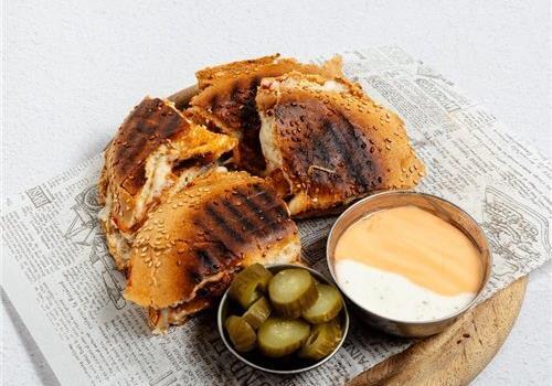 בייגל טוסט בהרכבה אישית 