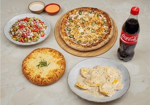 פיצה משפחתית L + סלט יווני גדול + מוקרם גדול + לחם שום