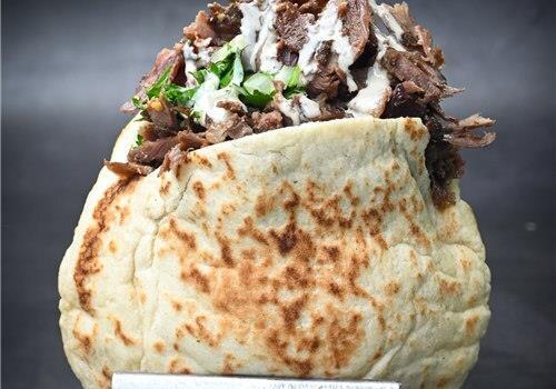 חצי מנה שווארמה בפיתה