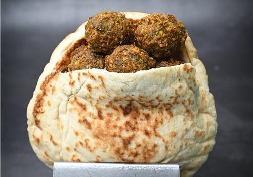 מנה פלאפל בפיתה