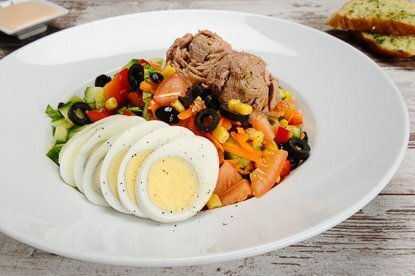 עסקית סלט בהרכבה