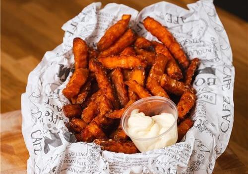 צ׳יפס בטטה בטמפורה