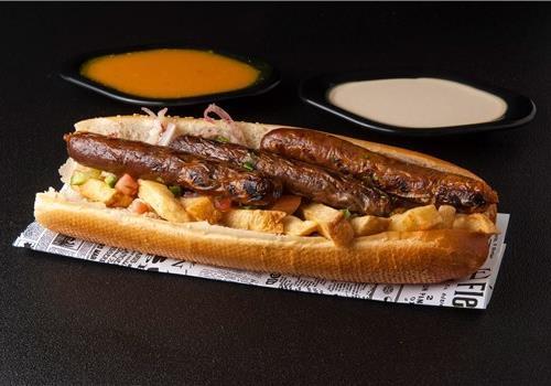 נקניקיות חריפות בבאגט