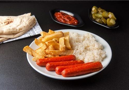 4 יח' נקניקיות + ציפס + אורז + קטשופ בצד