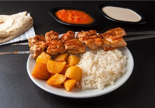 2 שיפודי פרגית עוף במגשית