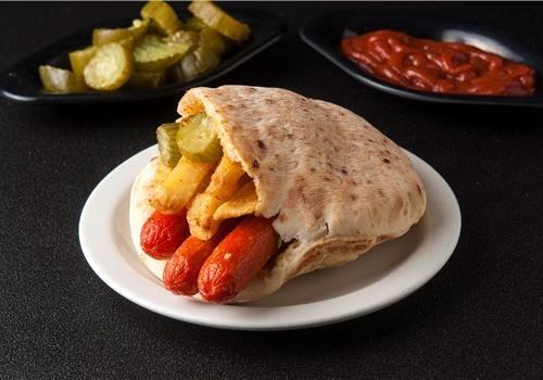 נקנקיות עוף בפיתה