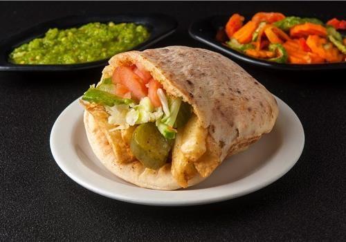 סלטים בפיתה