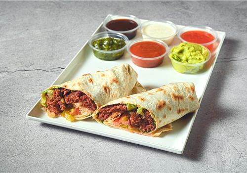 רול נקנקיות חריפות