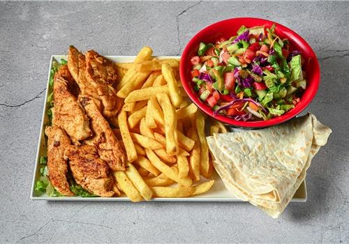 חזה עוף בתיבול הבית בצלחת