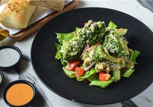 סלט ברוקולי סלט ברוקולי