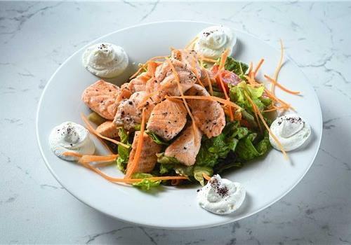 סלט סלמון סלט סלמון