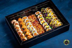 מגש אירוח 6 רולים מגש אירוח 6 רולים