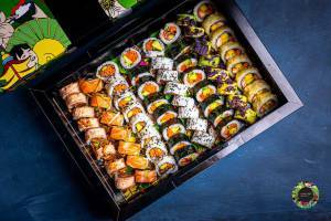 מגש אירוח 8 רולים מגש אירוח 8 רולים