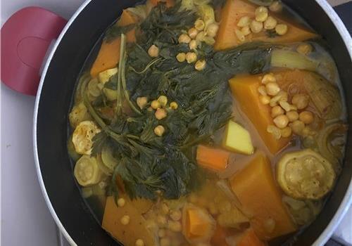 מרק ירקות צהוב לקוסקוס 