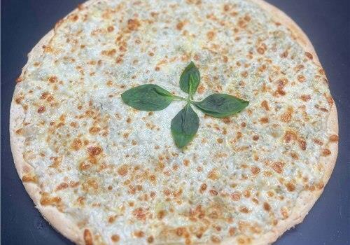 פיצה שמנת פסטו בינונית פיצה שמנת פסטו בינונית