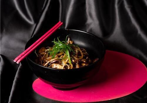 נודלס פטריות צמחוני