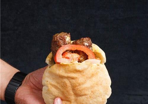 קבב רומני בפיתה