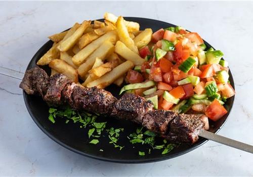 שיפוד כבש בצלחת