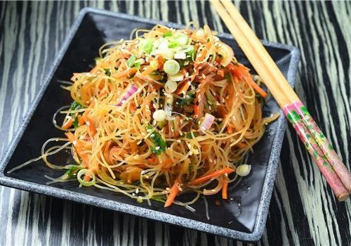 סלט איטריות שעועית