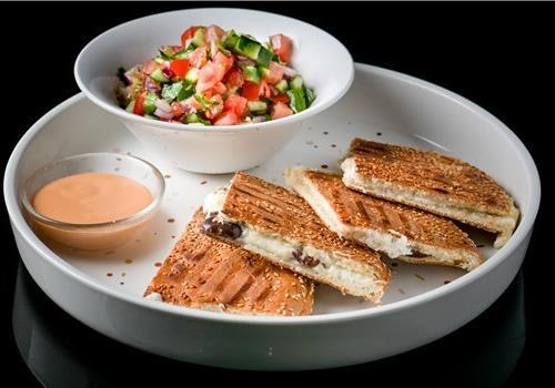 טוסט גבינות יווני