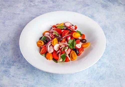 סלט עגבניות שרי