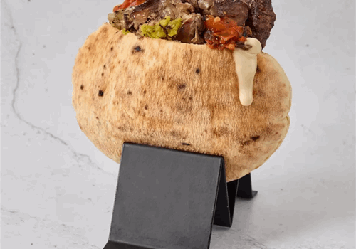 מיקס כבד עוף וקבב בפיתה