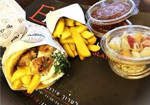 שיפוד פרגית בפיתה שיפוד פרגית בפיתה