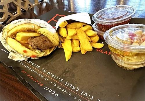 שיפוד פילה בקר בפיתה שיפוד פילה בקר בפיתה