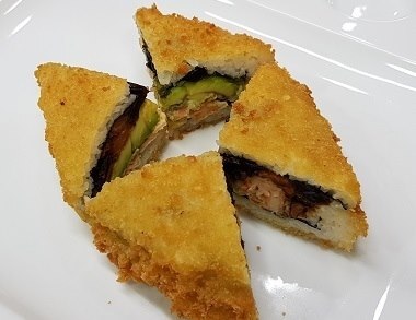 806 סנדוויץ' סלמון טמפורה