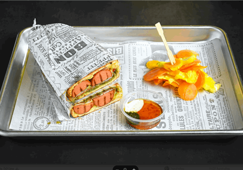 טוסט דודא עם תוספת נקניקייה