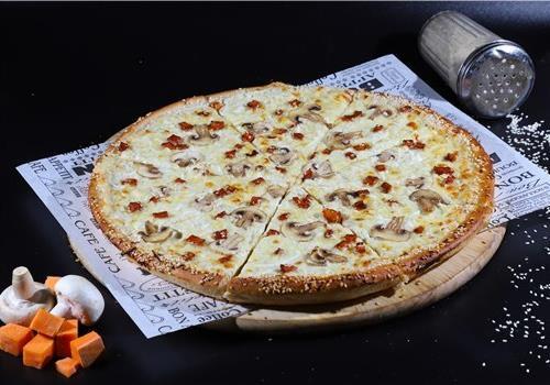 פיצה ביאנקה עשירה