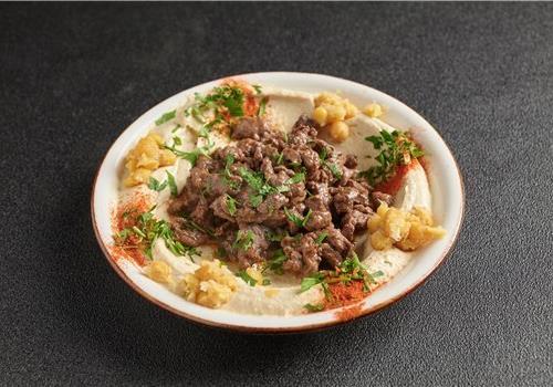 חומוס עם שיפודי כבש