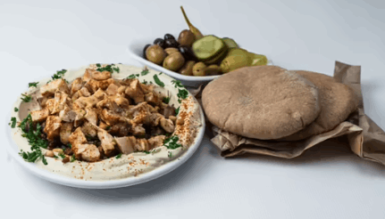 חומוס עם שיפודי פרגית