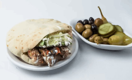 שיפוד בפיתה