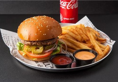 המבורגר מעושן 220 גרם + צ'יפס + שתיה לבחירה  המבורגר מעושן 220 גרם + צ'יפס + שתיה לבחירה