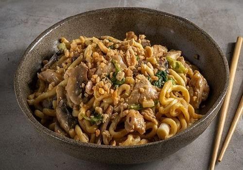 נודלס בקארי בוטנים 