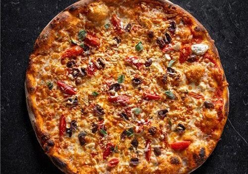 פיצה יוונית גדולה