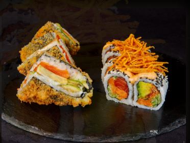 קומבינאצה מיני מיקס - 8 יח' + 4 יח' סושי סנדוויץ'