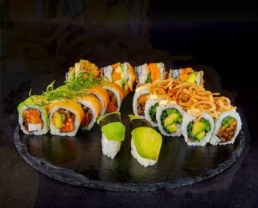 קומבינאצה פור טו - 18 יח' + 4 יח' סושי סנדוויץ'