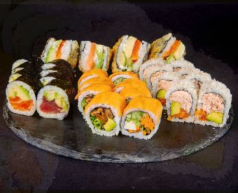 קומבינאצה מיקס - 24 יח' + 4 יח' סושי סנדוויץ'