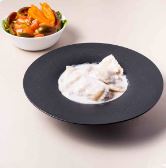 רביולי לבחירה עם סלט קטן בהרכבה