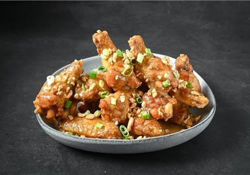 כנפיים ברוטב בוטנים 12 יח'