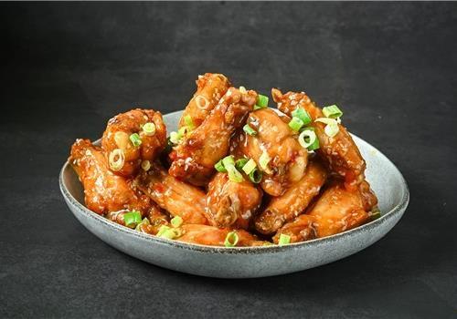 כנפיים ברוטב צ'ילי שום