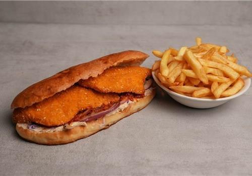 שניצל עוף בג'בטה עם צ'יפס בצד