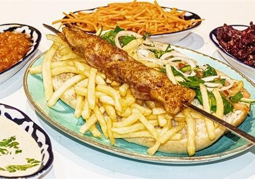 שניצל עוף וצ‘יפס בג‘בטה שניצל עוף וצ‘יפס בג‘בטה