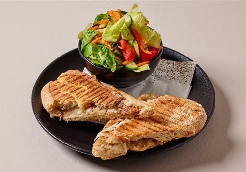 טוסט שמפניון ובצל מקורמל 