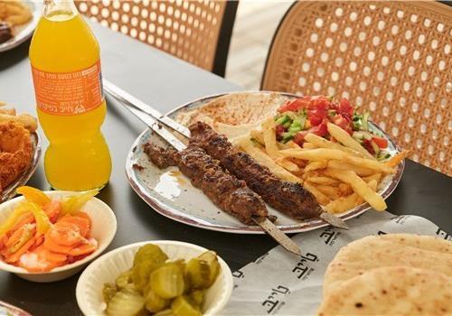 שיפודים בצלחת